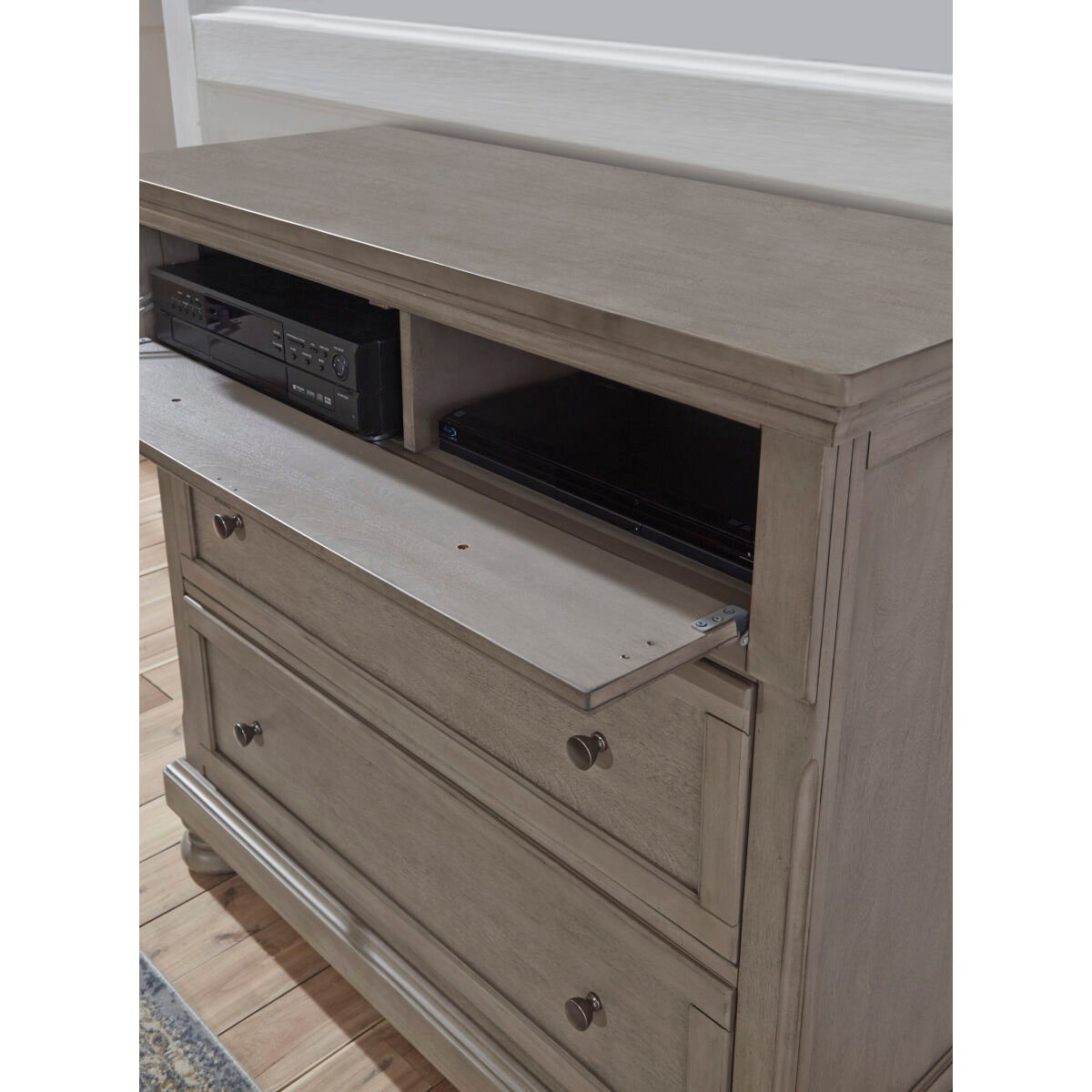 Lettner Collection Bedroom Customizable 30